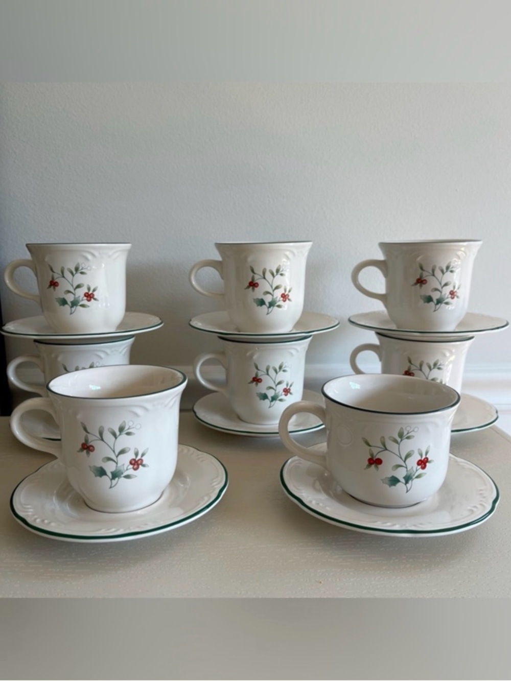 Pfaltzgraff Winterberry Cups & Saucers Set of 8